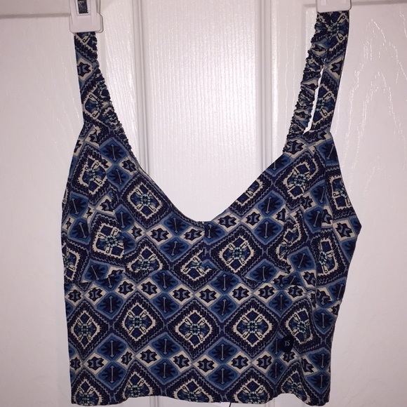 Hollister Tops - Hollister crop top ⭐️NWT⭐️
